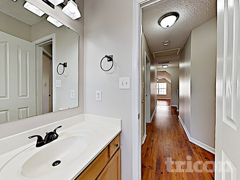 Building Photo - 5936 Briggs Dr