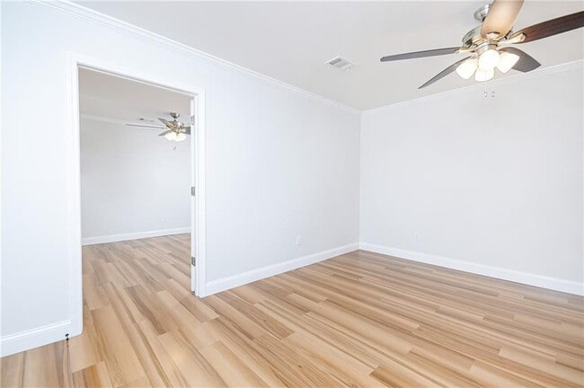 Building Photo - 5041 Alexander Ave