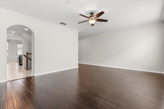 Building Photo - 2046 Prospect Ave