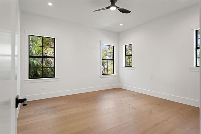Building Photo - 804 Idlewood Dr
