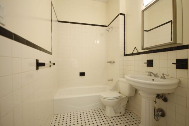 Building Photo - 134 W 87th St