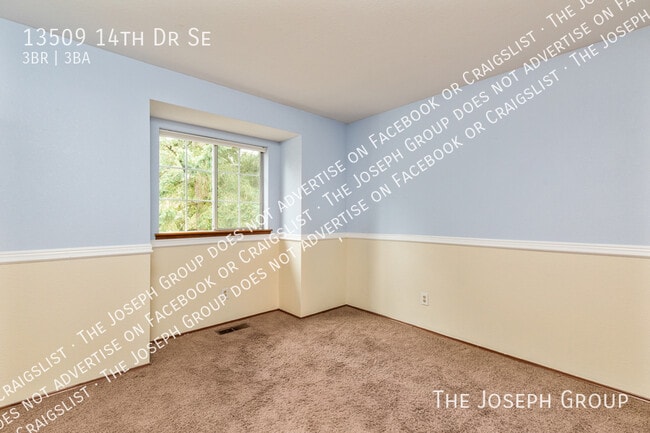 Building Photo - 13509 14th Dr SE