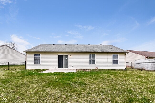 Building Photo - 7467 Grandview Dr