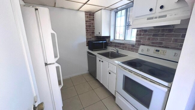 Building Photo - 6080 Forest Hill Blvd