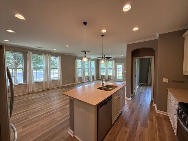 Building Photo - 5818 Glenmore Garden Dr