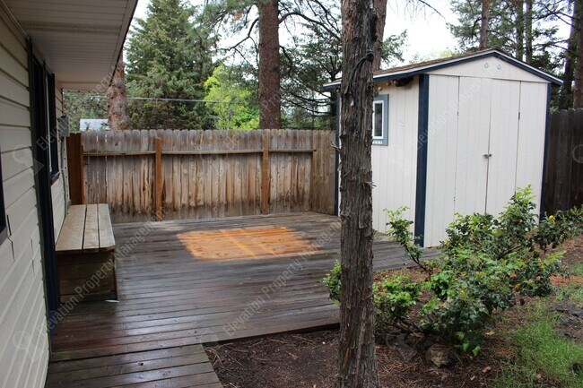Building Photo - Historic Midtown Bend Gem with Detached St...