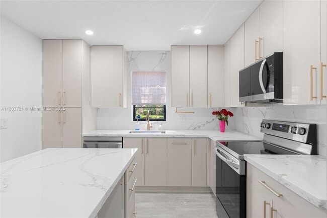 Building Photo - 2622 NW 99th Ave