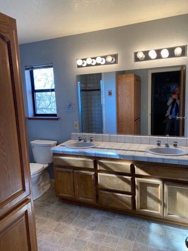 Building Photo - Very nice and comfortable Alta Sierra Home