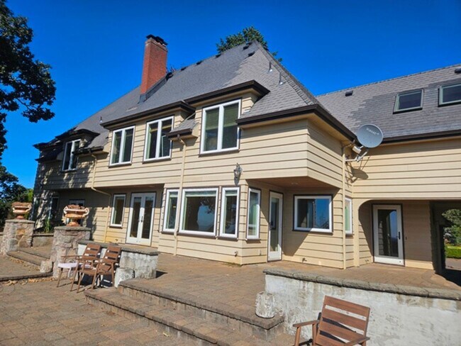Building Photo - 4Bd/5Ba Multi Story Home - For viewing by ...