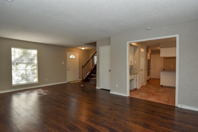 Building Photo - 1831 Willow Point Dr