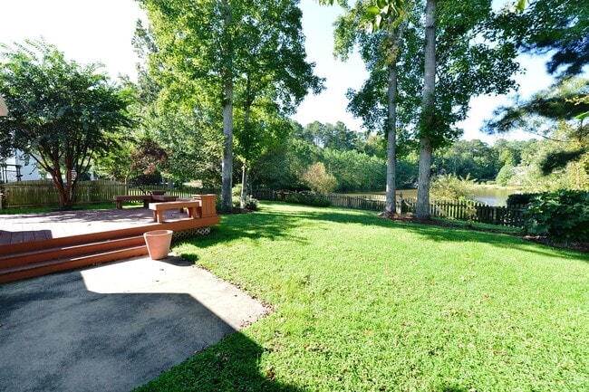 Building Photo - Lakefront home in Grassfield School District