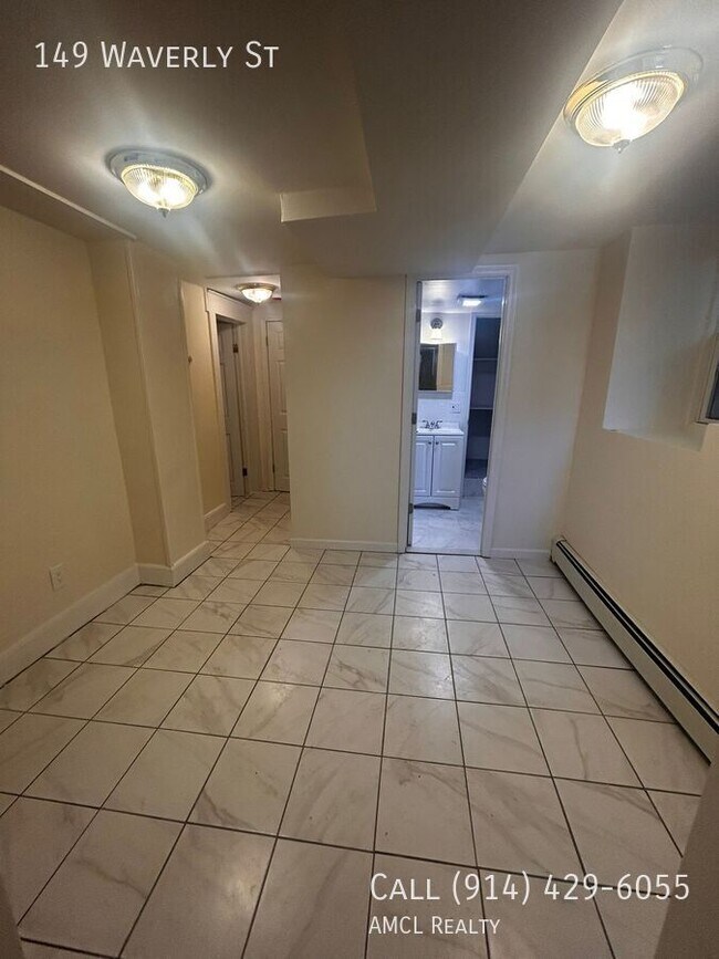 Building Photo - 149 Waverly St