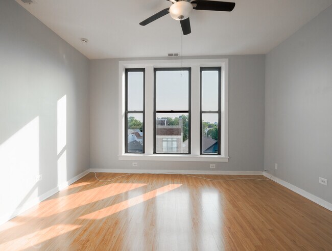 Building Photo - 2418 N Clybourn Ave
