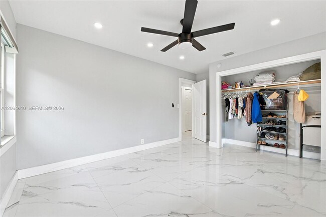 Building Photo - 821 Ramblewood Dr