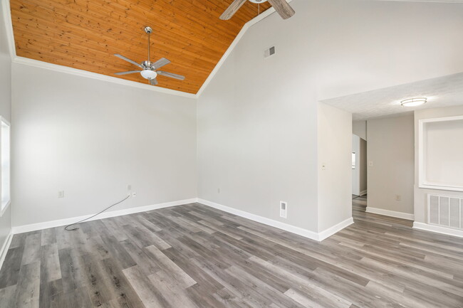 Building Photo - 9907 Donovan Ln