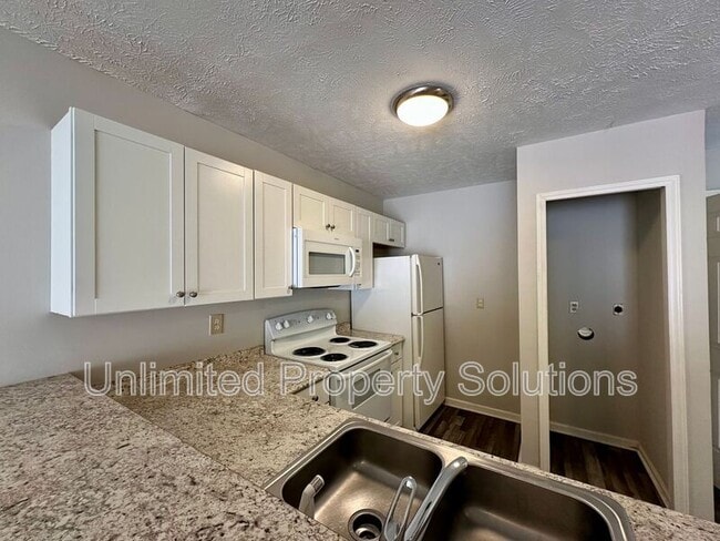 Building Photo - 215 Sunn Aire Ct