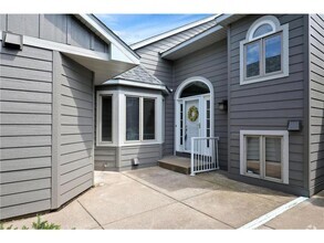 Building Photo - rare 2 bed 2 bath townhouse in minntetonka!