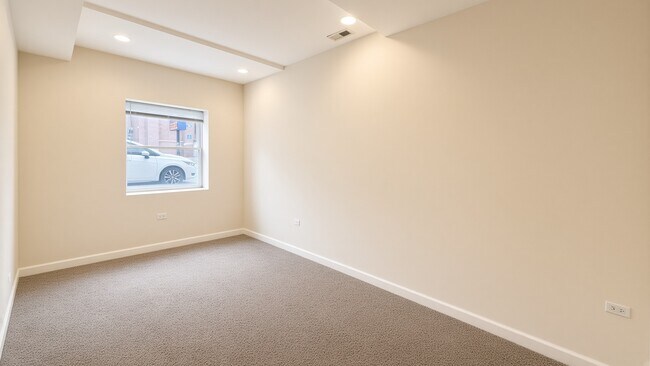 Building Photo - 4605 N Kimball Ave