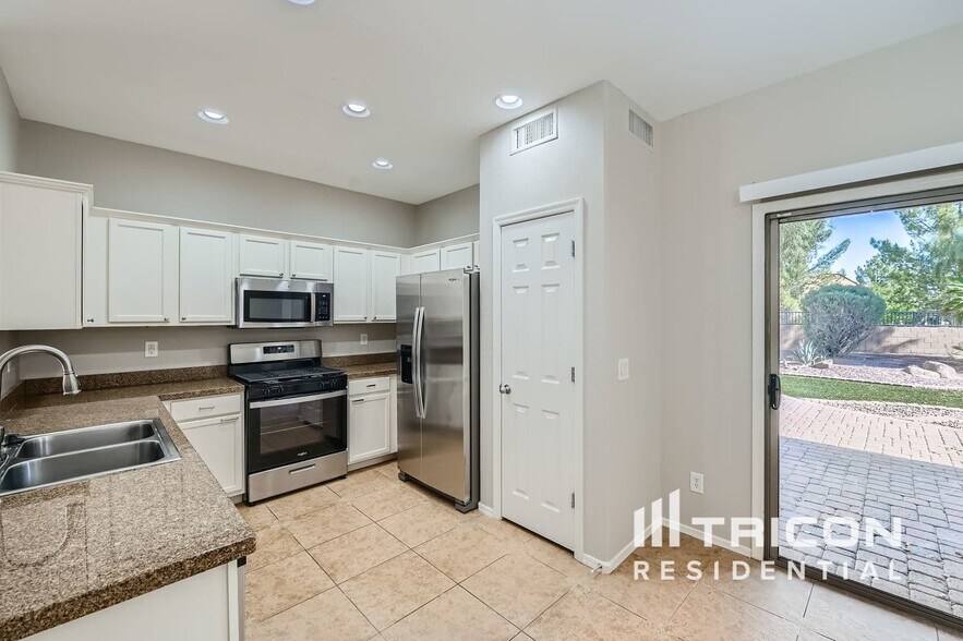 Building Photo - 112 E Baja Pl