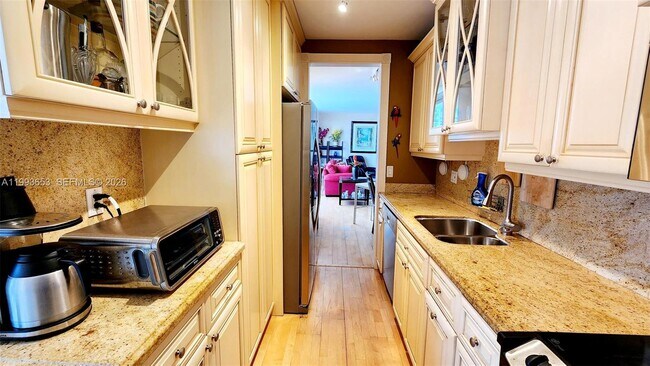 Building Photo - 888 Intracoastal Dr