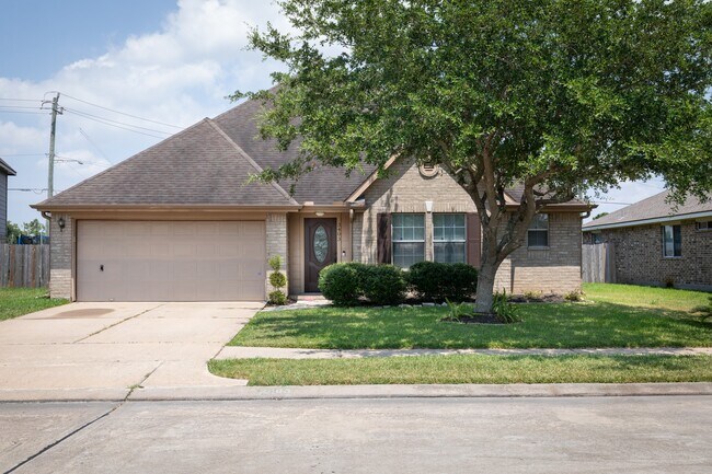Primary Photo - 3403 Cypress Village Dr