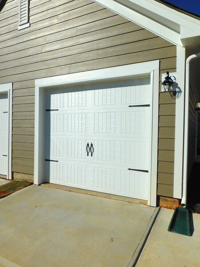 Building Photo - Luxury Townhome In Rea Farms Near Waverly!...