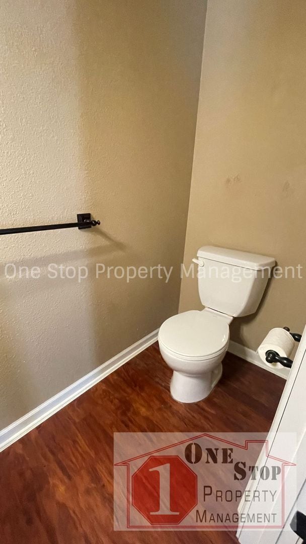 Building Photo - Gorgeous 3 bedroom / 2.5 bathroom in Grain...