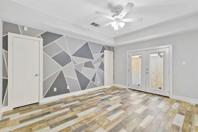 Building Photo - 1604 Reinerman St