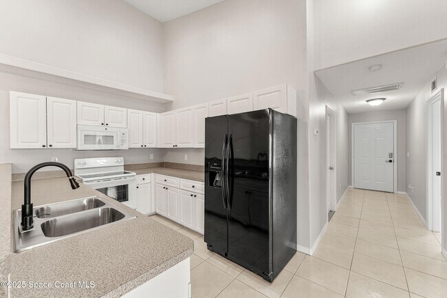 Building Photo - 158 Empress Ave