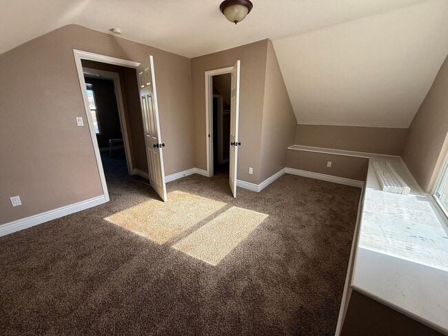 Building Photo - !!! $500 OFF 1st MONTH'S RENT !!! - Beautiful Remodeled Craftsman Home - RENT ME!