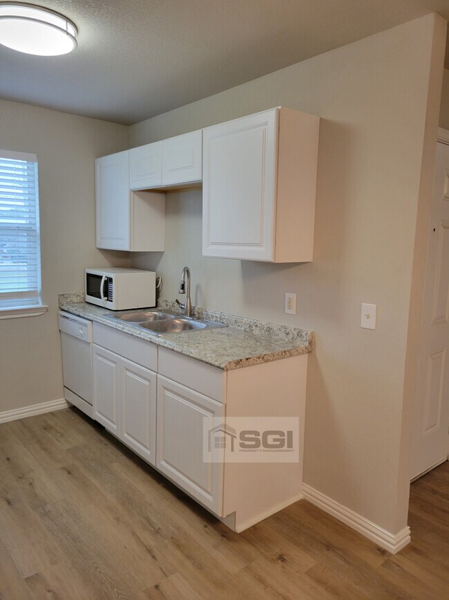 Building Photo - 3602 Mandy Dr