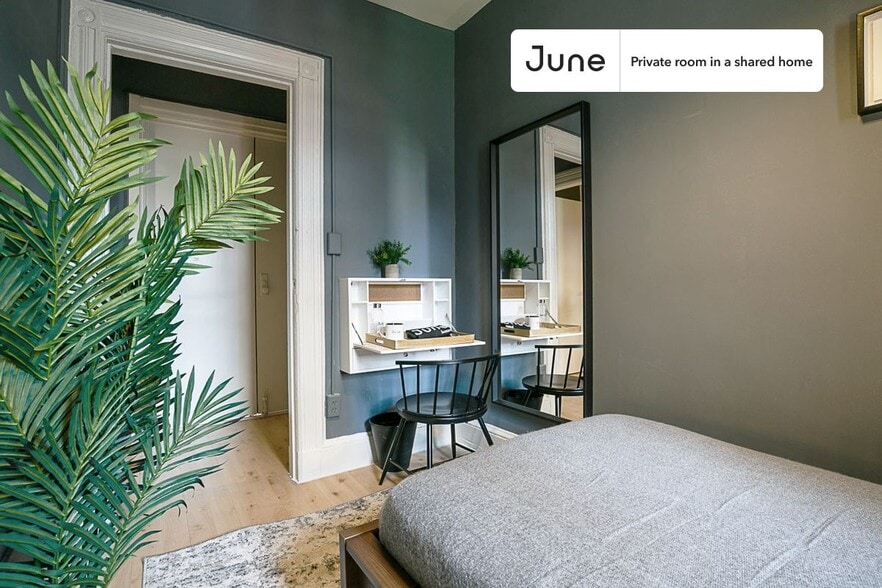 Building Photo - Room in Shared 5 bed/1 bath home in Hell's Kitchen