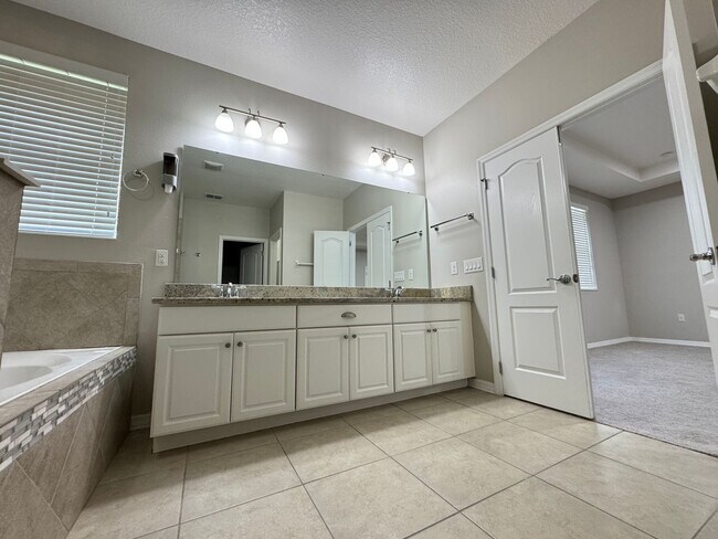 Building Photo - $300 off of a month of rent!! Experience the Epitome of Lakeside Luxury Living — For Rent in Narc...