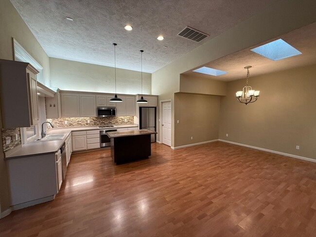 Building Photo - Three Bedroom Home in the Cinnamonwood Est...