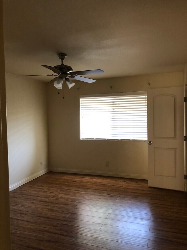 Building Photo - 32 Lakeview Cir