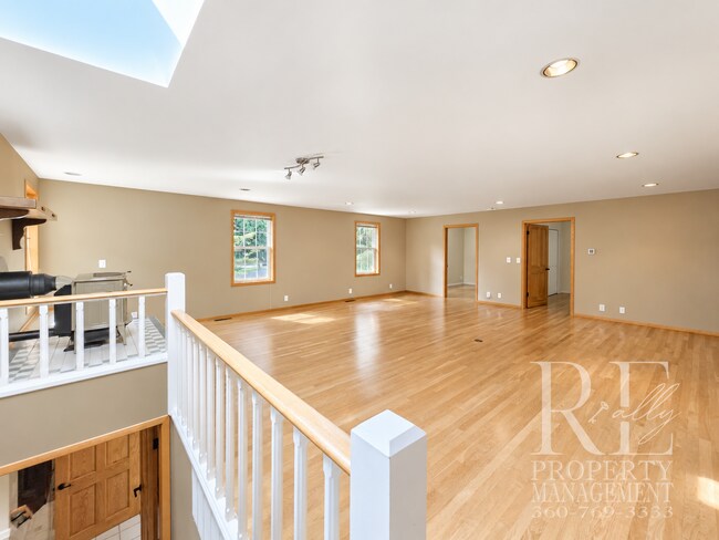 Building Photo - 14444 Sunrise Drive NE