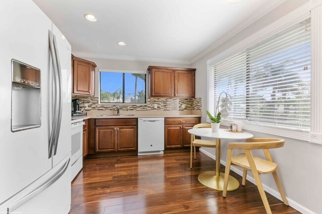 Building Photo - 23 Lexington Ln W