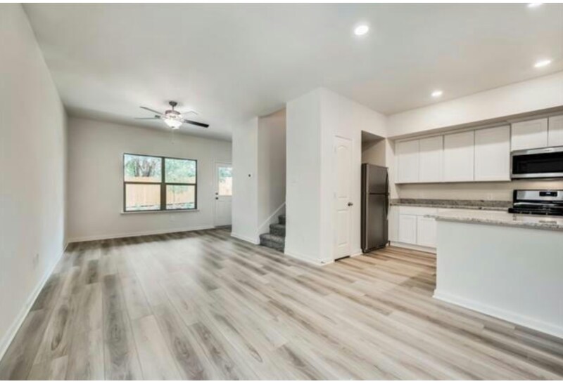 Building Photo - 203 Marsh Ln