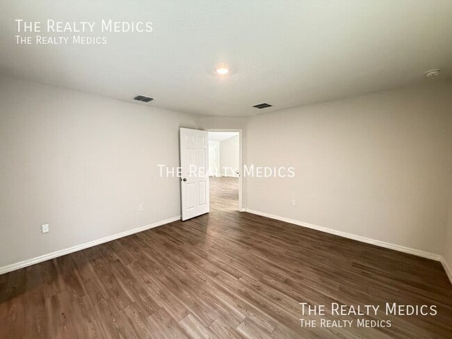 Building Photo - 608 Whitney Ave