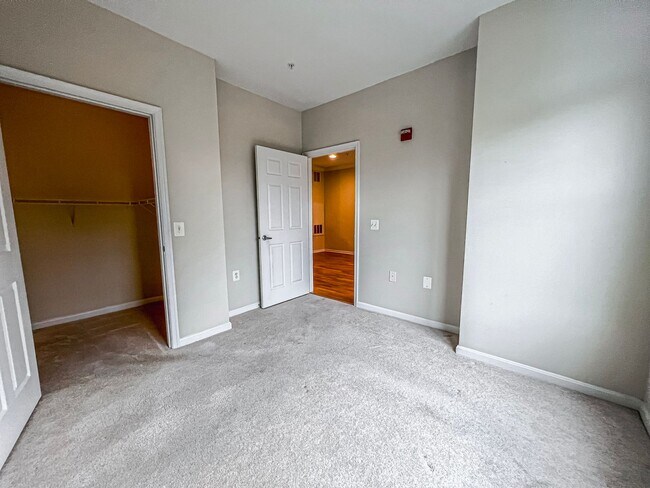 Building Photo - Sunny 1 Bed 1 Bath Condo In Beautiful Fairfax Ridge Condo