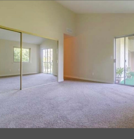 Building Photo - 12054 Caminito Campana