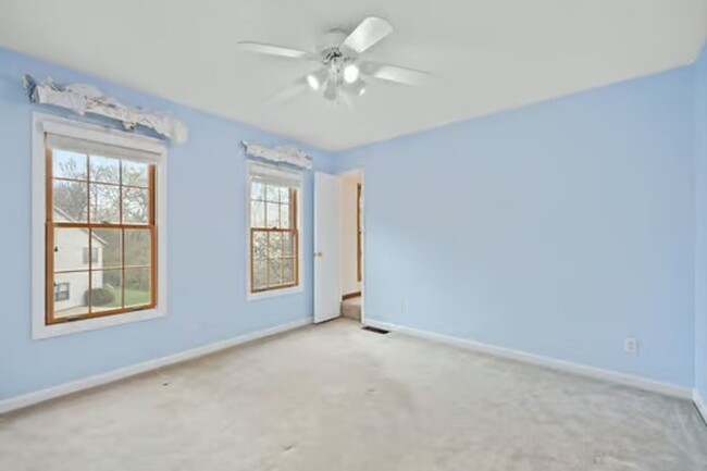 Building Photo - Silverton- Meticulous 4+ bedroom, 5ba, 2 car