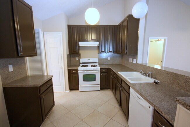 Building Photo - 22511 Braken Manor Ln