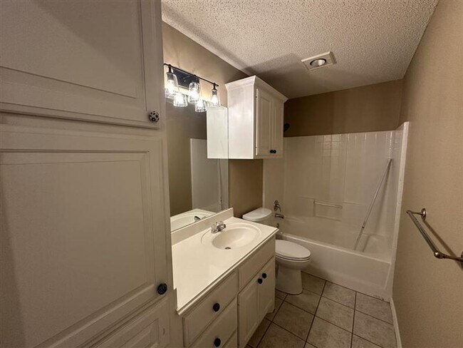 Building Photo - 2305 Haverhill Dr