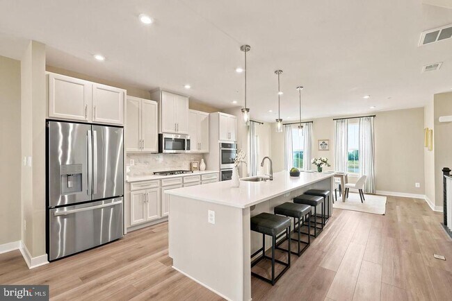 Building Photo - 24274 Thurso Sq
