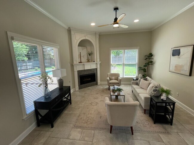 Building Photo - Luxurious home in Collierville with an ing...