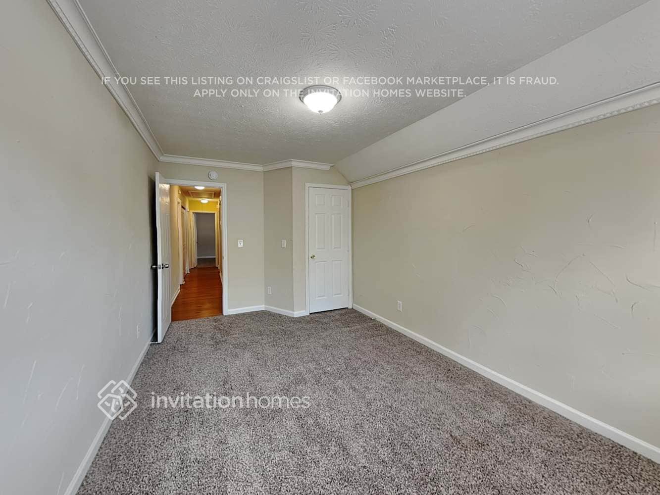 Building Photo - 2640 Woodside Dr