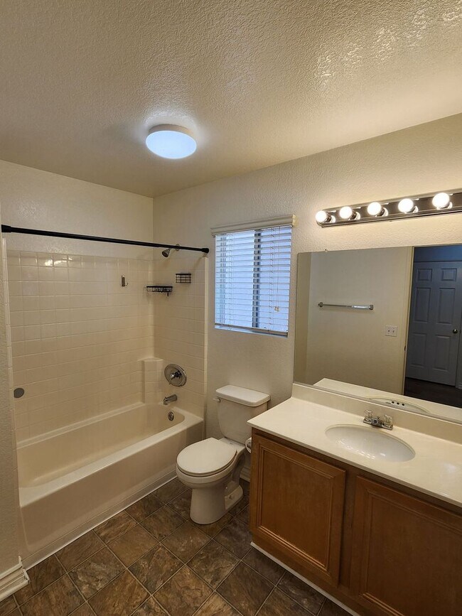 Building Photo - Beautiful Upgraded Home in RSM!