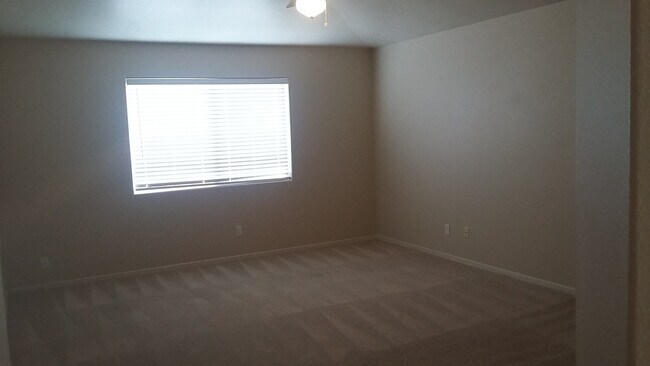 Building Photo - 205 Bay Club Dr
