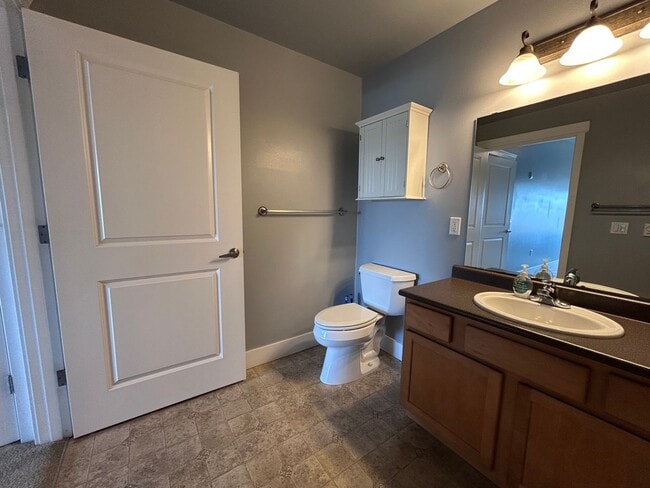 Building Photo - 1 Bed, 1 Bath Condo with Bellingham Bay View and parking garage